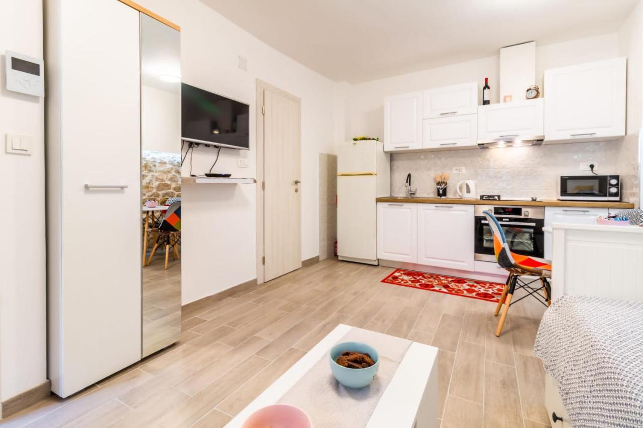 Studio Apartman Mirela Kastel Stafilic Kaštela Exterior foto