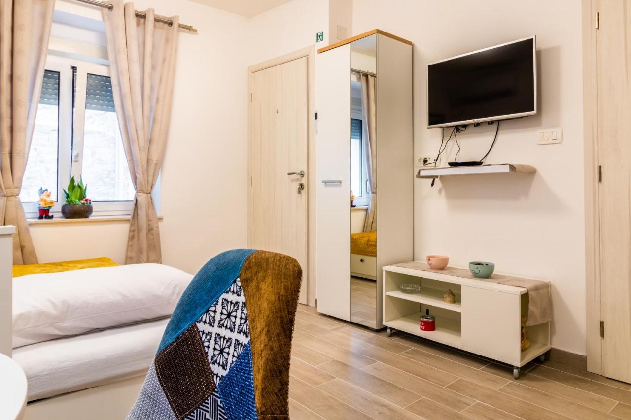 Studio Apartman Mirela Kastel Stafilic Kaštela Exterior foto