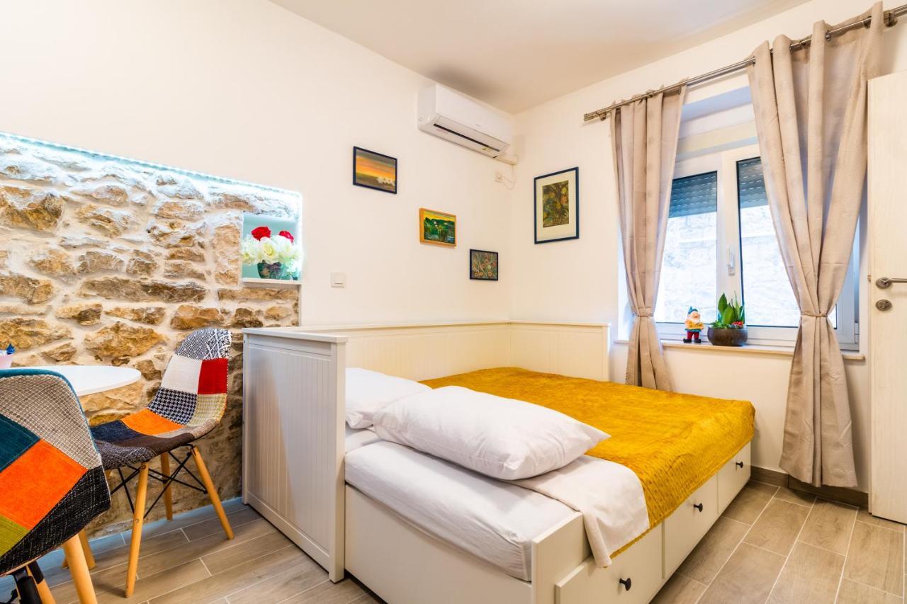 Studio Apartman Mirela Kastel Stafilic Kaštela Exterior foto