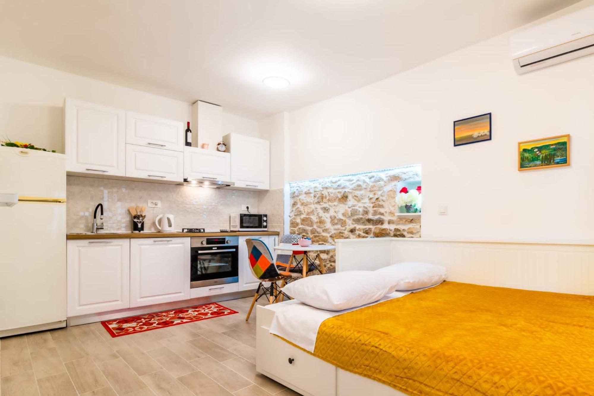 Studio Apartman Mirela Kastel Stafilic Kaštela Exterior foto